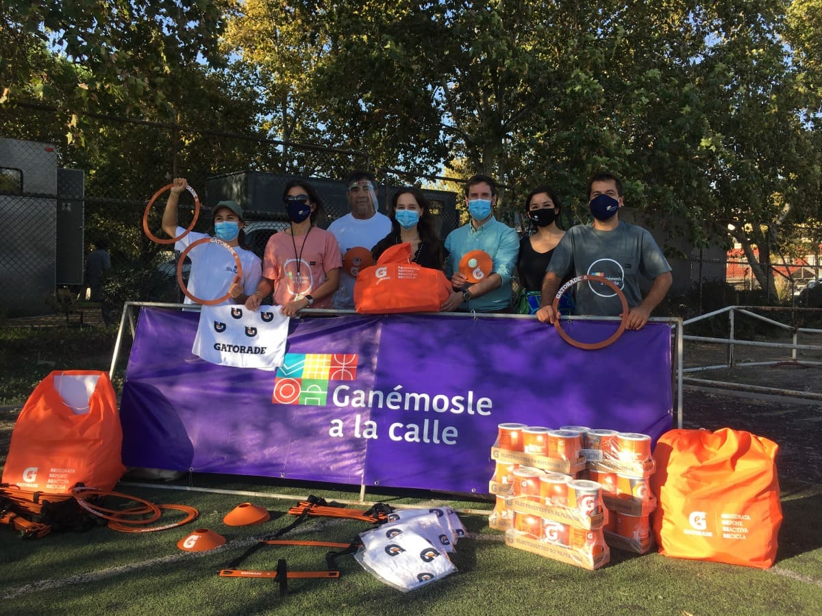 suda-y-gatorade-donan-kits-deportivos