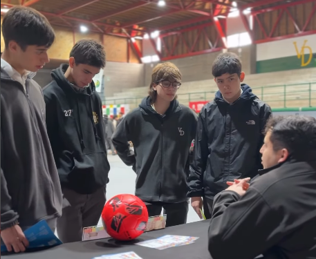Fundación Ganémosle a la Calle sigue haciendo comunidad: presente en la Feria Social de los colegios Verbo Divino y Villa María