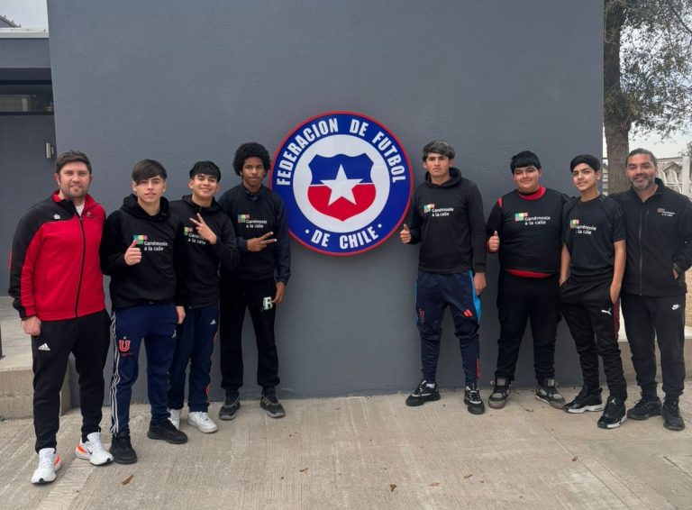 Alumnos de Fundación Ganémosle a la Calle participaron como equipo de apoyo en partido de La Roja Sub-15